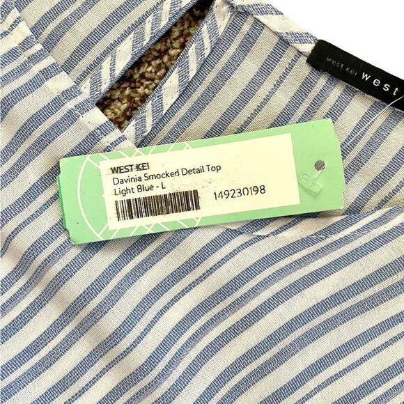 NWT
STITCH FIX DAVINIA Smocked Detail Top Blue White Size Large - Picture 3 of 5